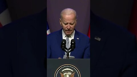 Biden pulls out a list of pre-selected reporters