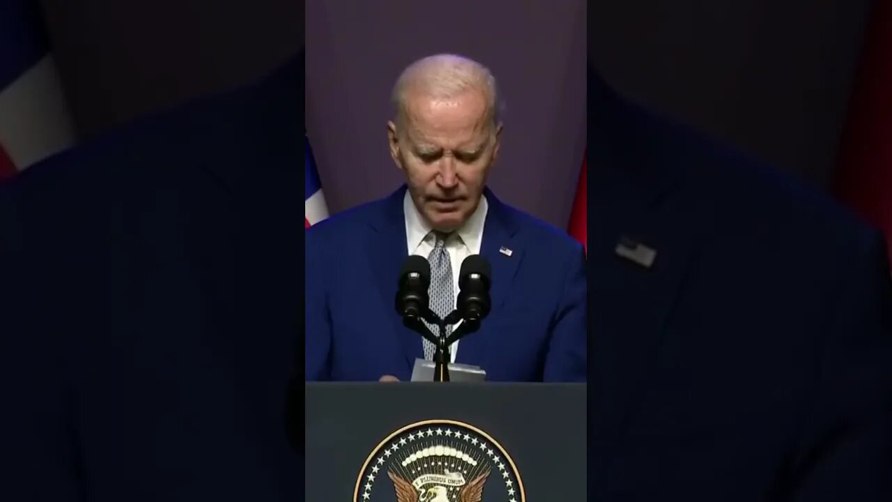 Biden pulls out a list of pre-selected reporters