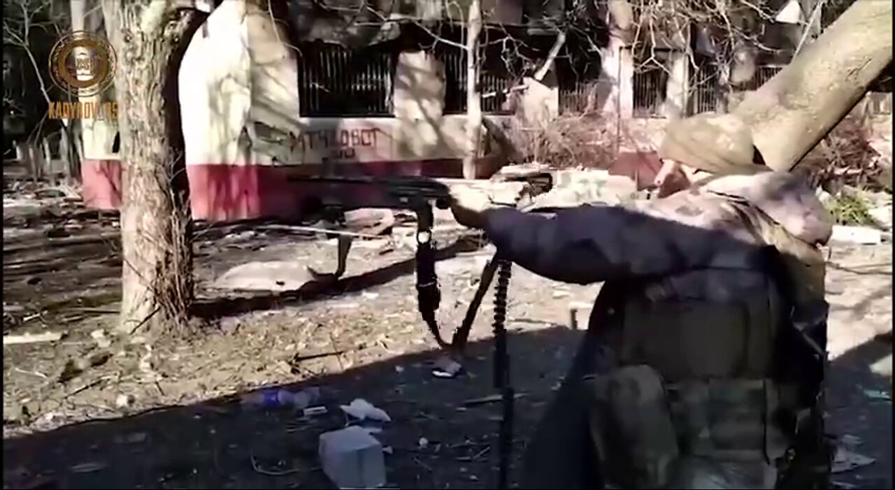 ★★★ Chechen Machine Gunner in Action in Mariupol