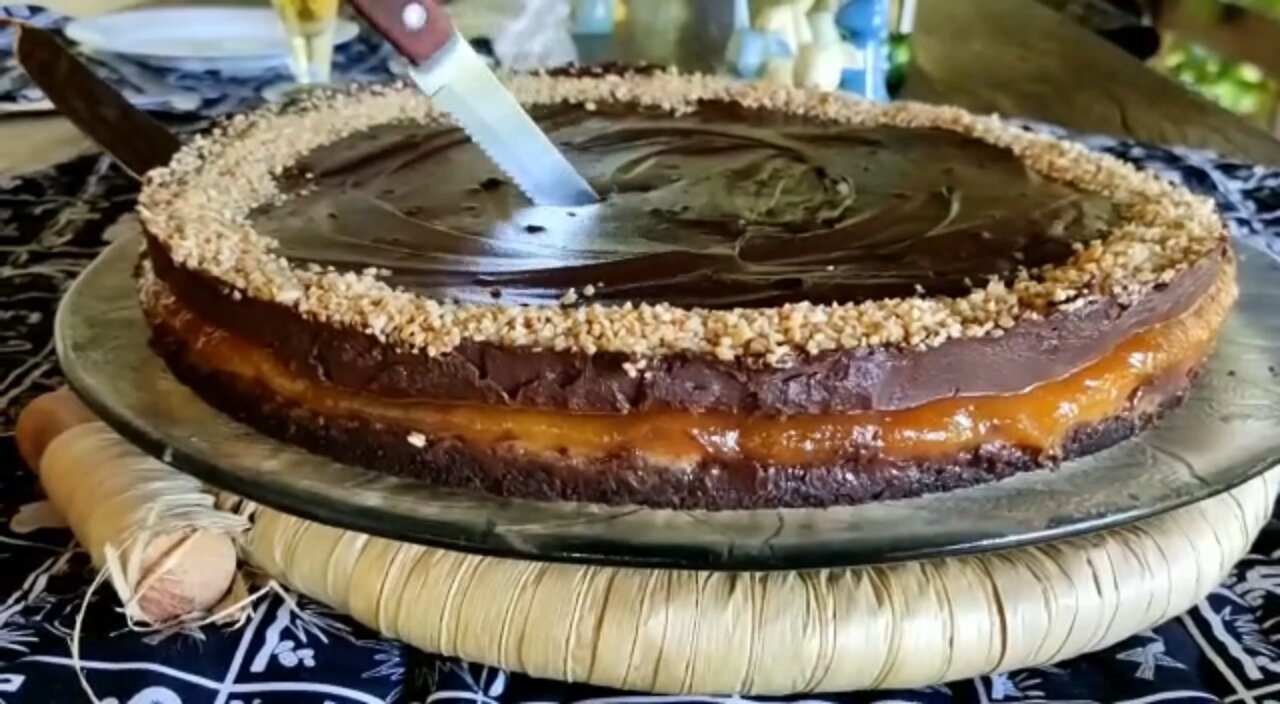 Torta de Cupuaçu - Cupuassu Pie with chocolate and coconut cream