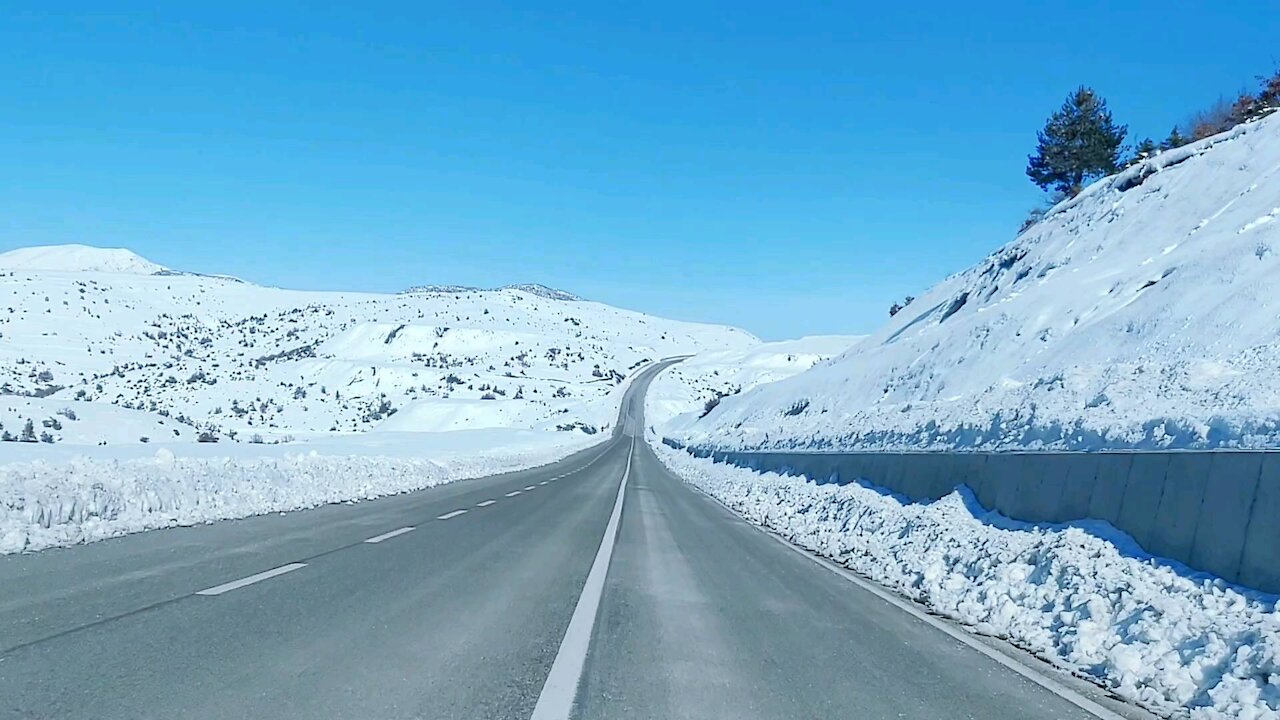 Winter adventure drive over "Qafa e Qarrit"