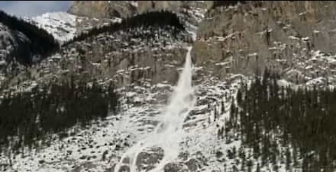 Au Canada, cette avalanche ressemble à une véritable cascade