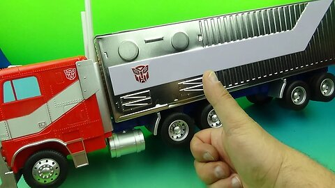 2023 TRANSFORMERS RISE OF THE BEASTS MOVIE G1 OPTIMUS PRIME POPCORN DRINK HOLDER REVIEW