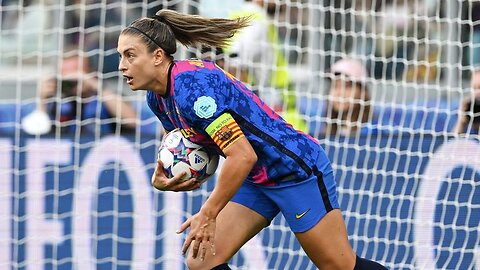 Barcelona midfielder Alexia Putellas has won the women's Ballon d'Or for 2022.