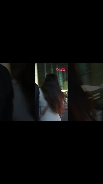 Kiara Advani BLUSHES as paps tease her about her breakfast story for Sidharth Malhotra 💃❤️🙈 #shorts