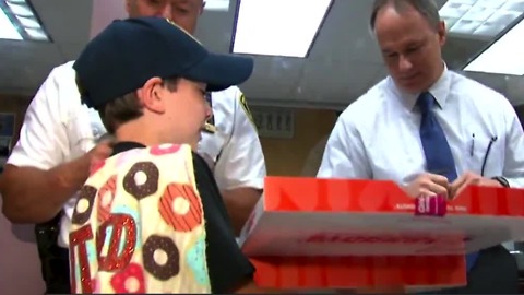 'Donut Boy' on road trip to deliver donuts to police officers to show thanks