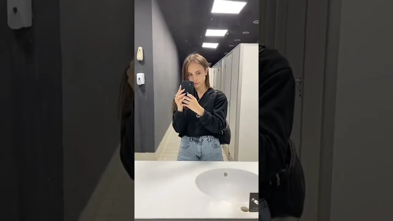 Toilet Selfie!