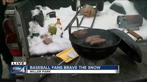 Fans brave snow to tailgate Brewers game