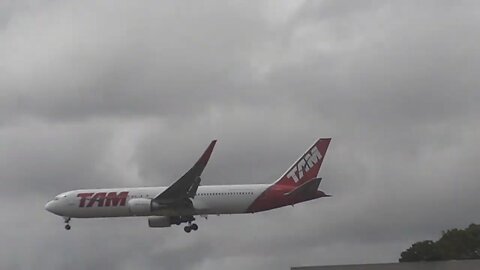 Boeing 767-300ER PT-MSX na aproximação final antes de pousar em Manaus vindo de Guarulhos