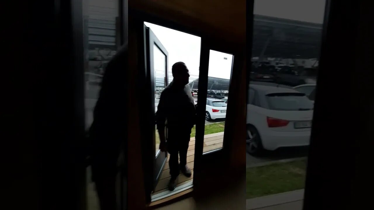 Fomos espreitar as casas de madeira de 13.000€ e 11.000€ do Leroy Merlin.