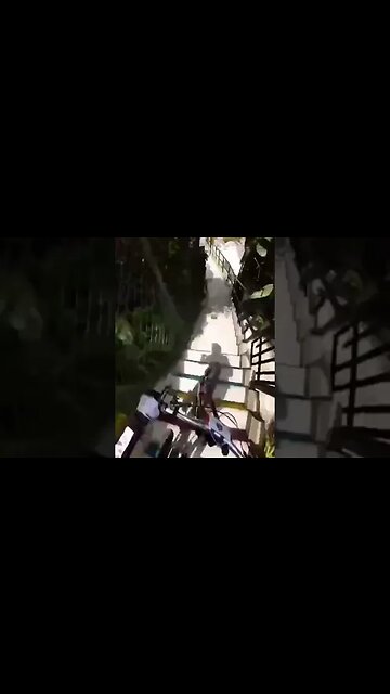 Extreme cycling race on the longest urban stairway in Colombia.
