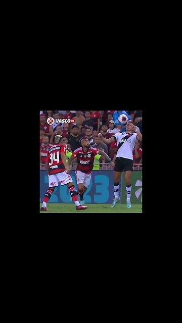 Pedro Raúl dando chapéu em Arturo Vidal - Flamengo 0x1 Vasco - 05/03/2023