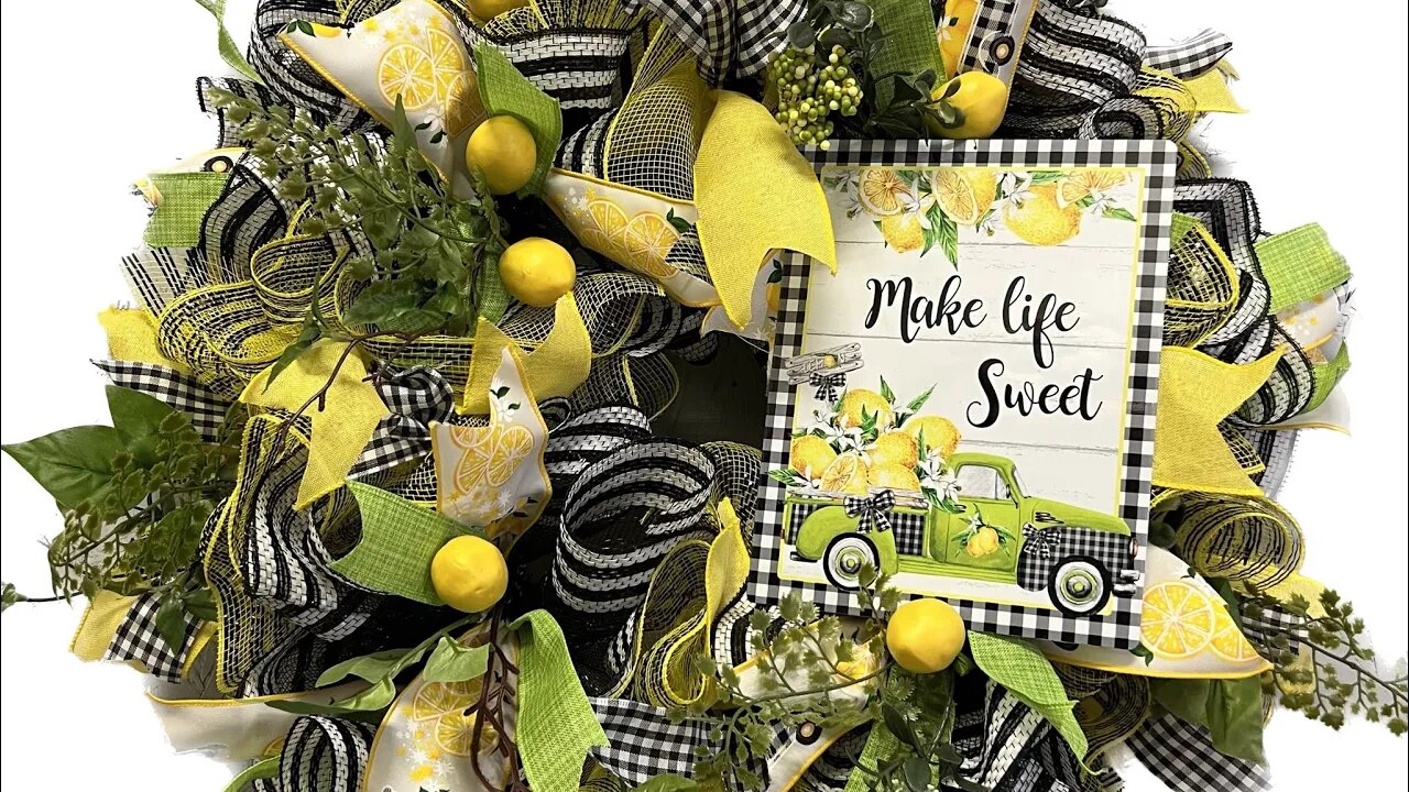 Lemon Spring/Summer Deco Mesh Wreath |Hard Working Mom |How to