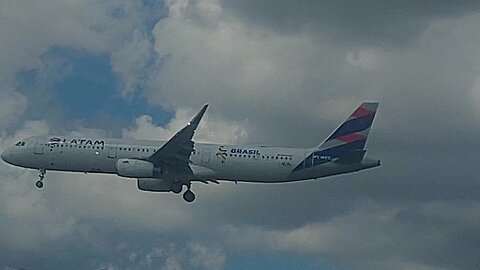 Airbus A321 PT-MXQ coming from Guarulhos to Manaus