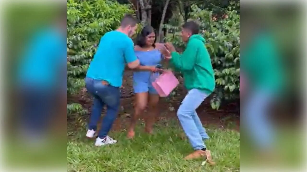 Eles roubaram da garota errada e tiveram uma grande surpresa.