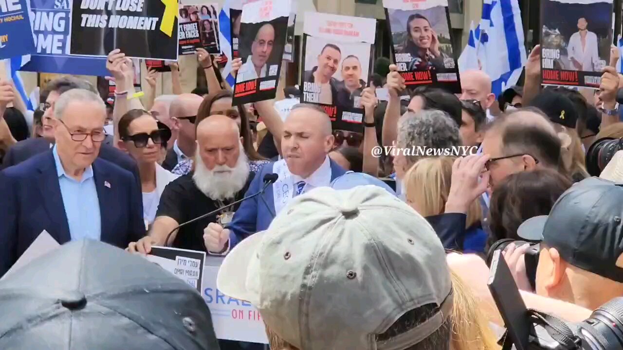 Schumer got booed yesterday at the NYC Israeli Day parade.