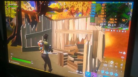 AMD Athlon X4 950 com GT 730 2GB GDDR5 Yeston, testando Fortnite em Full HD competitivo.