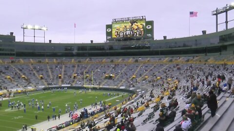 Volunteers back at Lambeau for first time, ex-Packer wants 15,000 fans next week