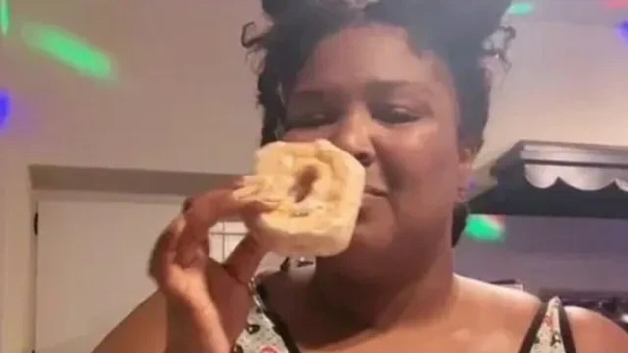 Lizzo Dethrones Nikocado Avocado As Social Media Mukbang Champion