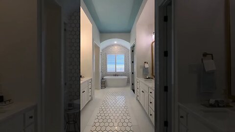 Wow! 😍🏡 Is this bathroom amazing or??? #idaho #realtor #shorts