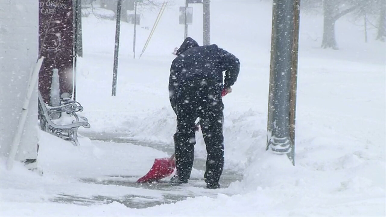 Health safety tips for shoveling snow