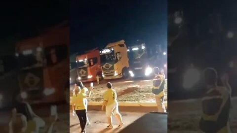 VIGÍLIA PATRIÓTICA EM FRENTE AO QG DO EXÉRCITO