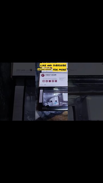 D.M. Bowman Mack Anthem 1/64 Scale 1st Gear Diecast Tractor Trailers