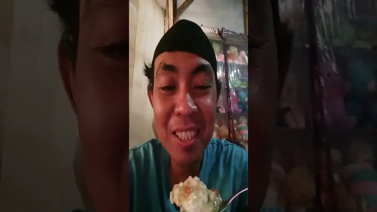 makan bubur buatan sendiri asin watu sahur