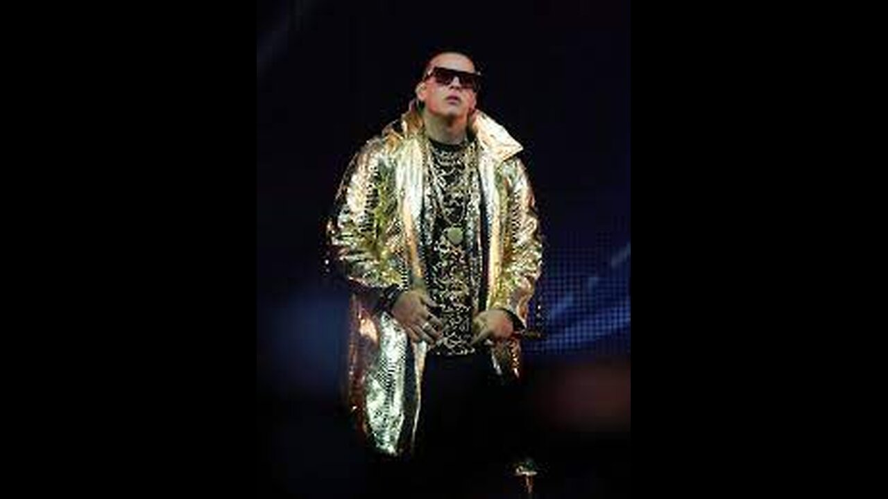 Daddy Yankee & Snow - Con Calma (Official Video)