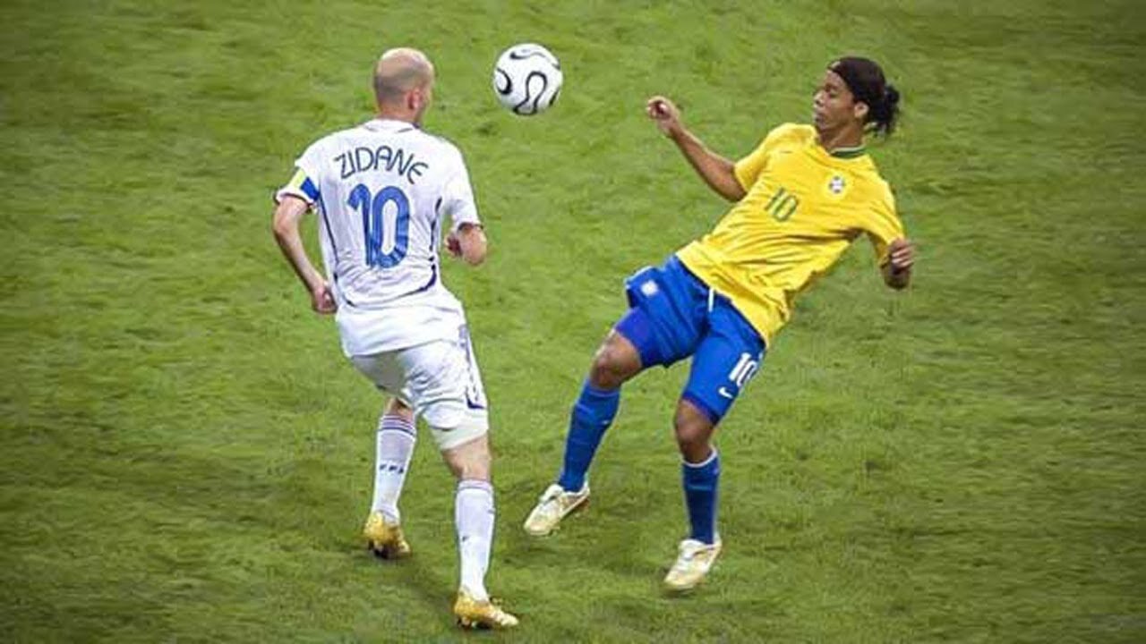 Ronaldinho & Zidane Showing Their Class in 2005