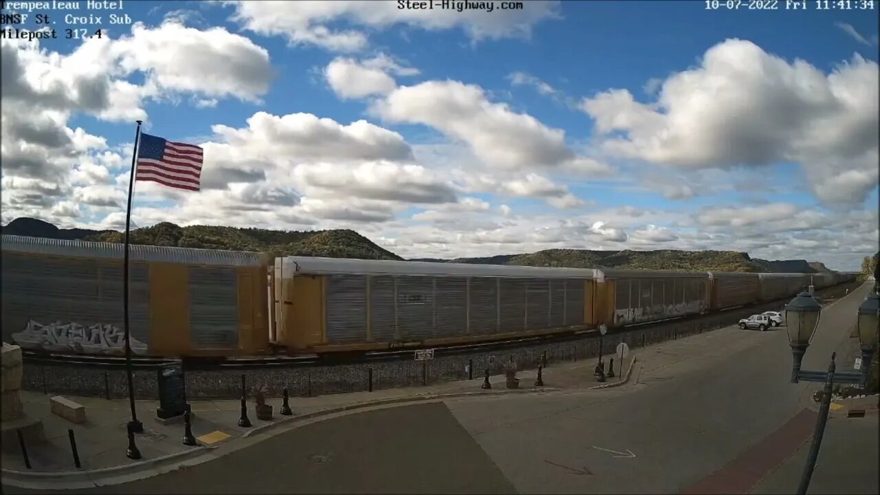 Fakebonnet Leading WB Autorack at Trempeateau, WI on October 7, 2022 #steelhighway