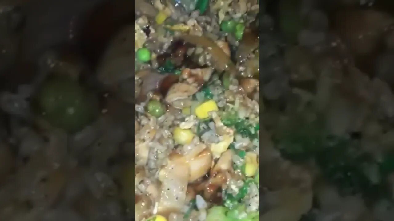 The absolute best fried rice you will ever make 🐔🌿😋#shorts
