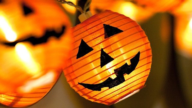 3 Last-Minute Halloween Ideas for Under a Dollar
