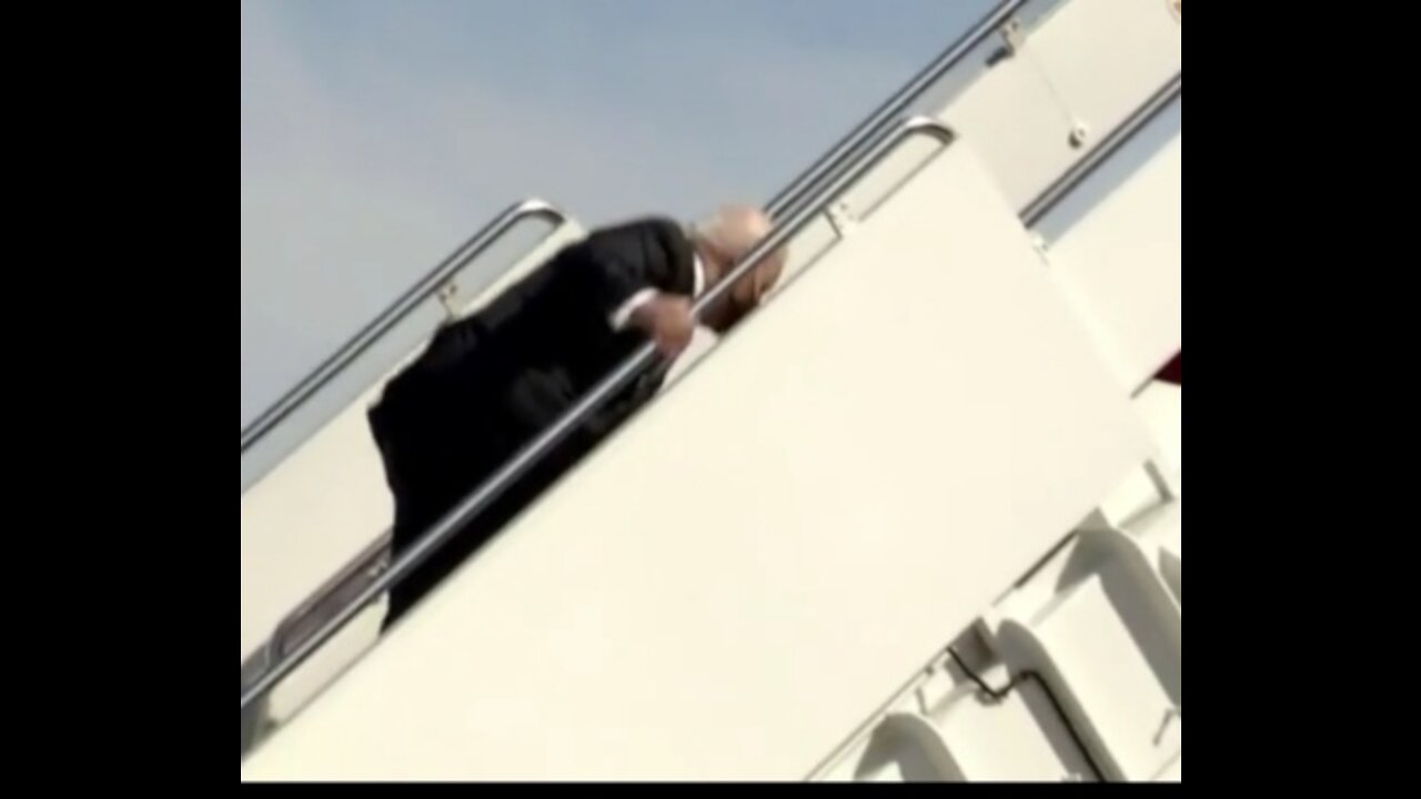 Joe Biden fall😄😄😄😄🤣🤣🤣