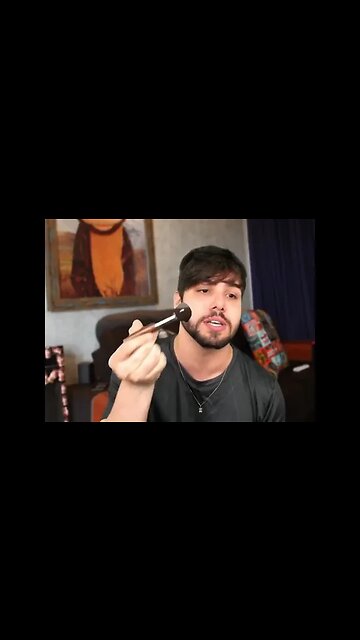 T3ddy fazendo tutorial de maquiagem