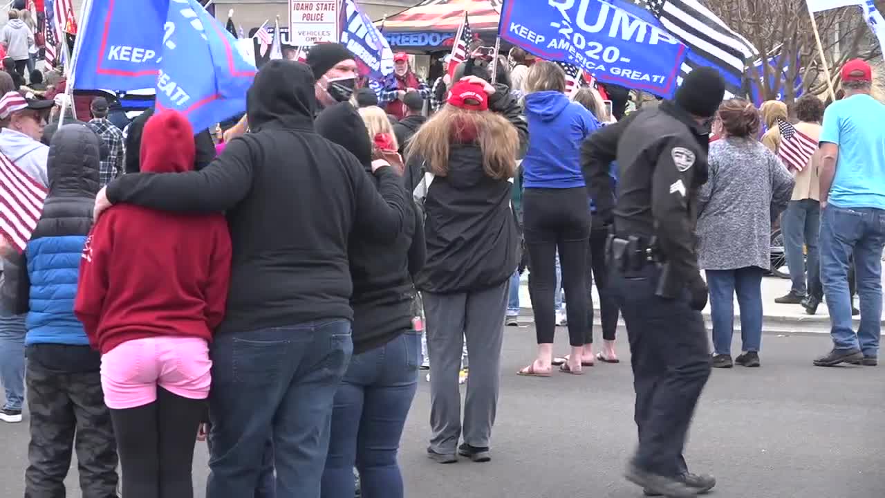 Republicans, Democrats gather at State Capitol