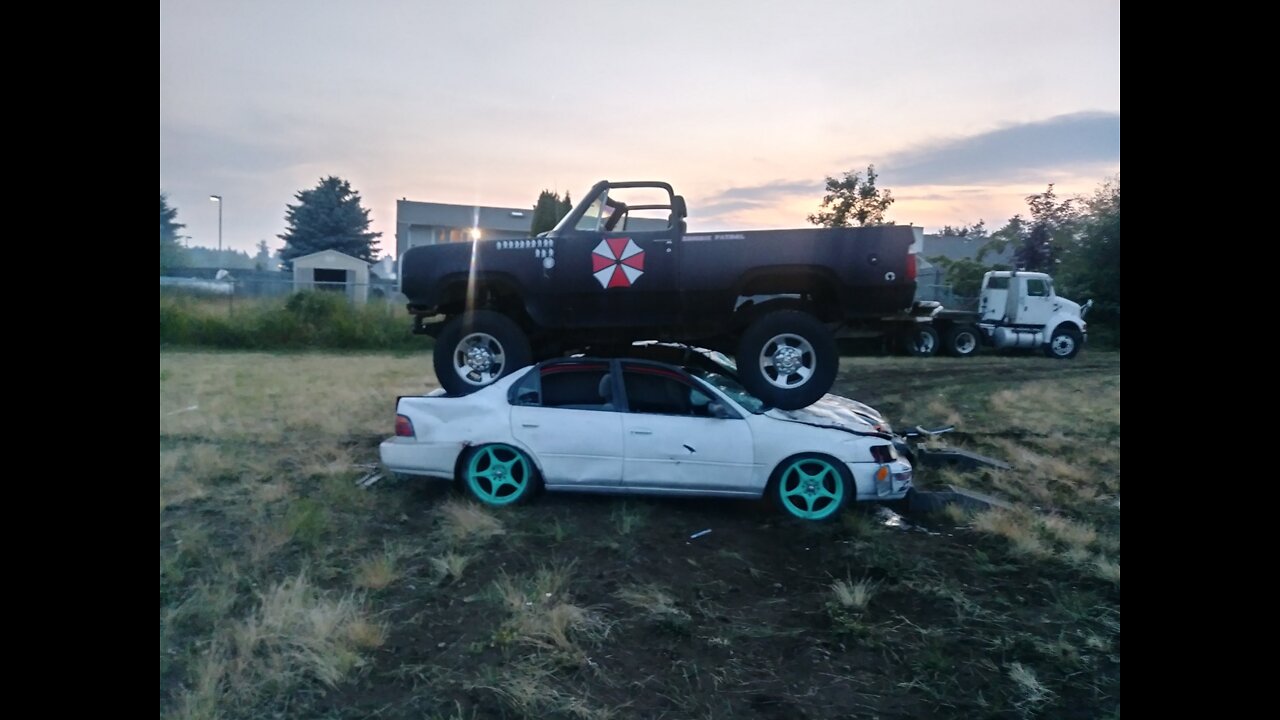 Independence day Zombie patrol Dodge Ramcharger Driving over cars