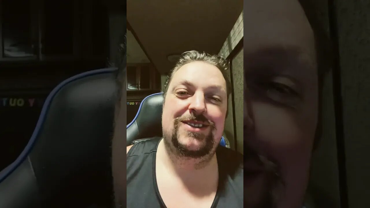 Guy Reacts to Ice Spice and Loses It 😳