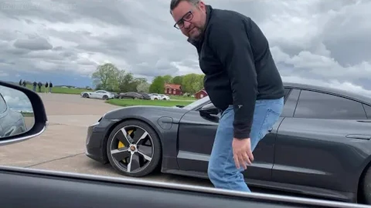 "825 HP"Tesla Model S Performance vs Porsche Taycan Turbo S with Ceramic Brakes. No Ludicrous.