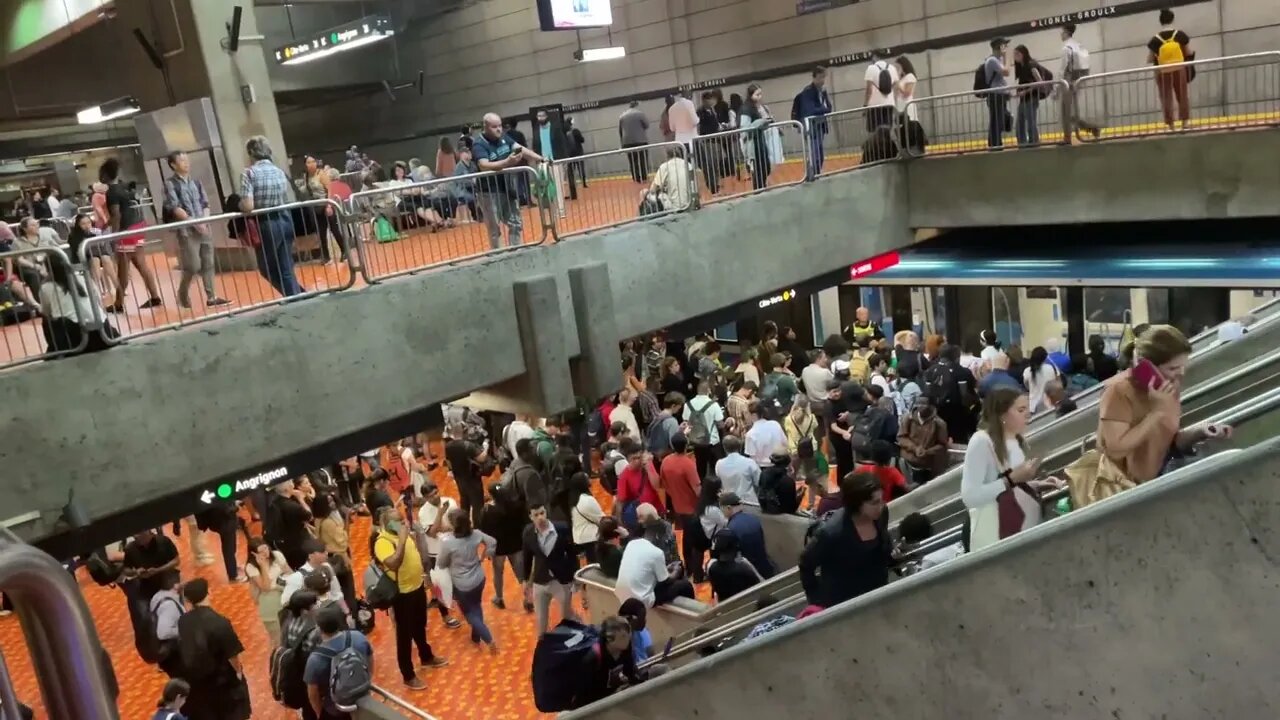 Chaos Massive delays Lionel Groulx Métro