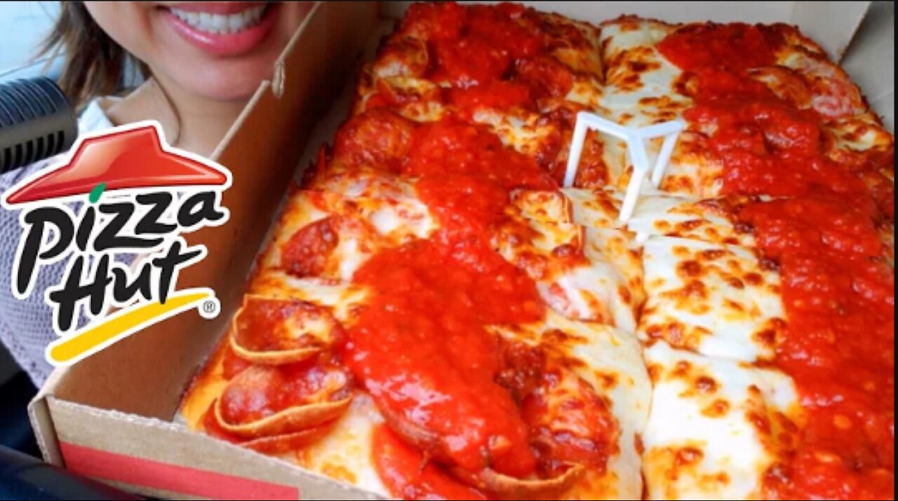 ASMR EATING Pizza Hut DETROIT STYLE DOUBLE CHEESY PEPPERONI PIZZA Eating sounds CAR Mukbang TWILIGHT