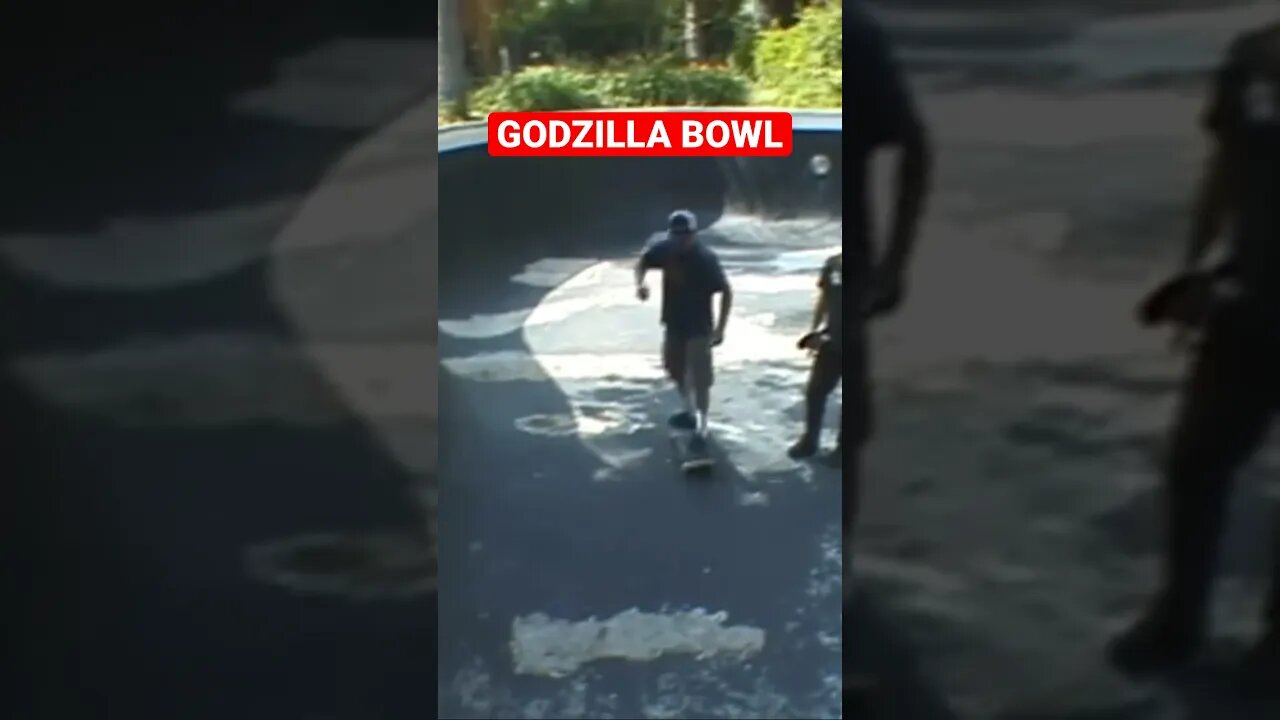 FIRST RUN #poolskateboarding #poolskating #skateboarding #backyardpool #emptypool #godzillabowl