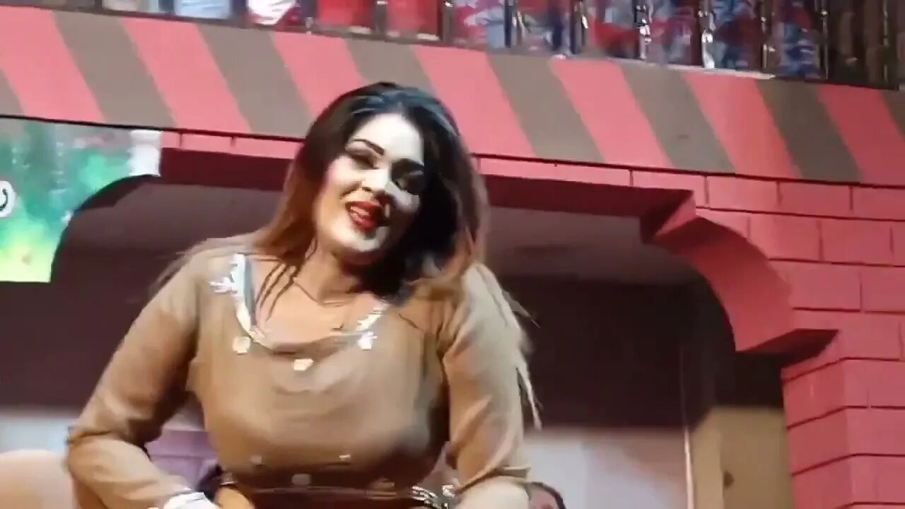 Wafa Ali hottest stage dance performance