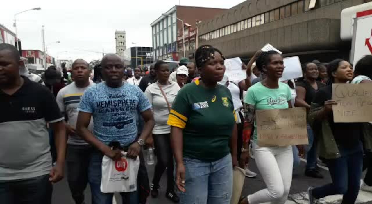 SOUTH AFRICA - Durban - Police march to City Hall (Video) (yyb)