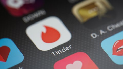 Using The Word 'Love' In A Dating Profile Gets You More Matches