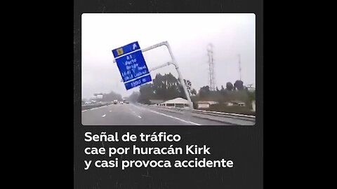 Vientos del huracán Kirk derriban señal de tráfico y casi provocan accidente en Portugal