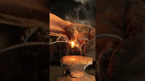 Amazing blacksmith’s work! Forging, hammering, and bending metal into beautiful household items