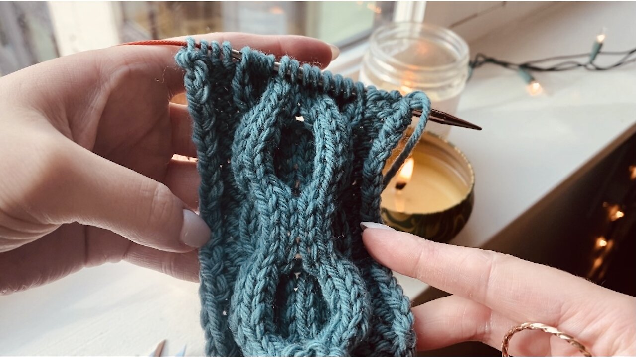 Sunday Stitches - Circle Cable Stitch