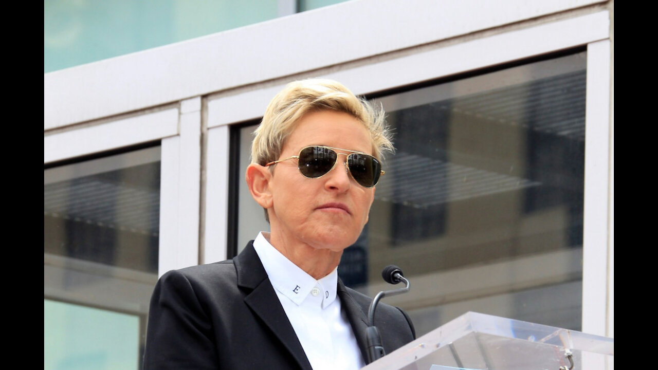 Ellen DeGeneres living with Courteney Cox