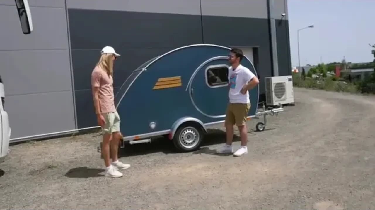 15 $$$$ 24H DANS UN CAMPING CAR DE LUXE VS UNE CARAVANE PAS OUF